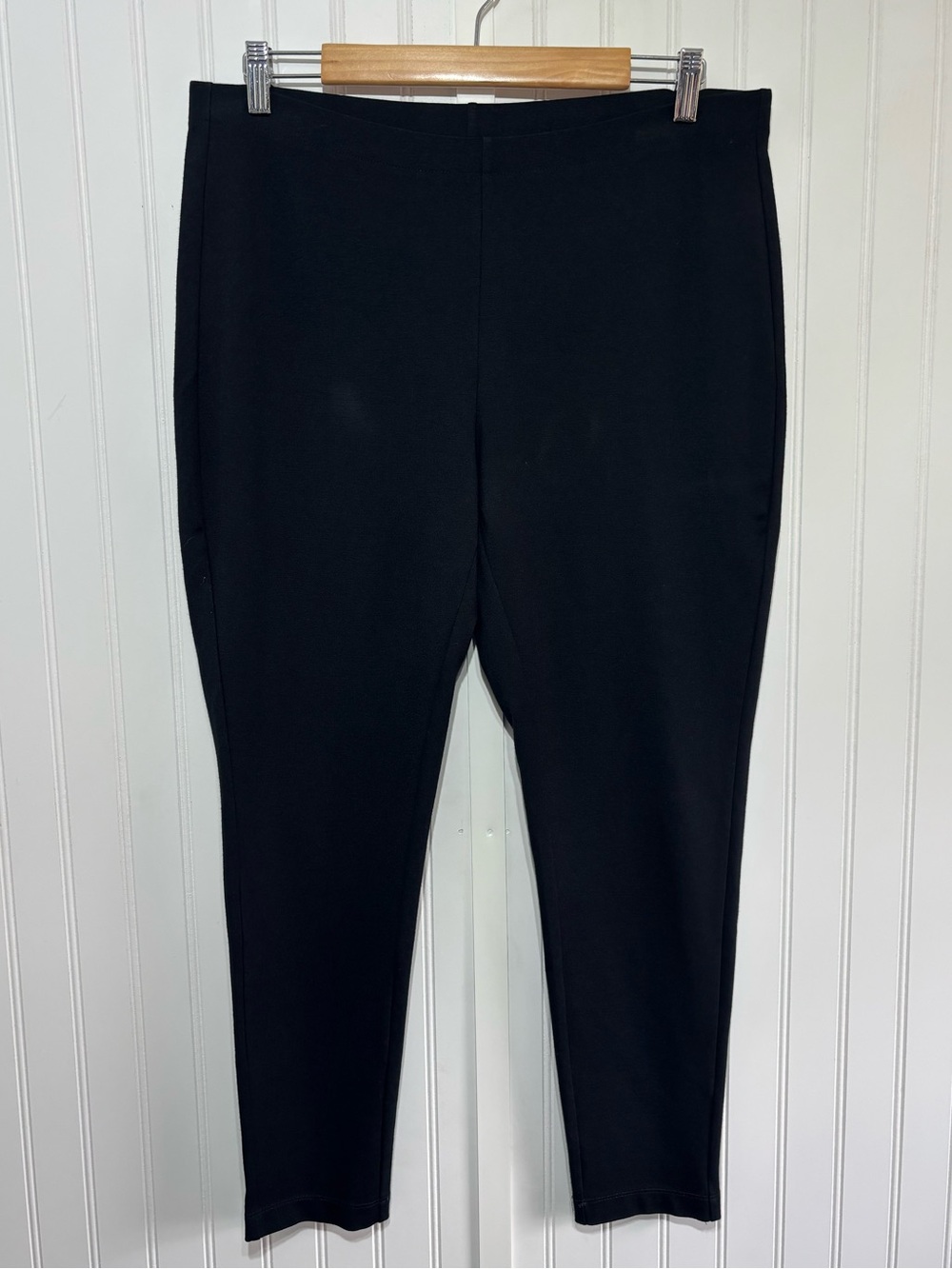 Chico’s So Slimming Black Pull-On Ankle Pants Size 2 Large